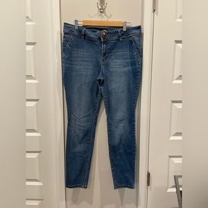 D. Jeans Skinny Jeans size 14